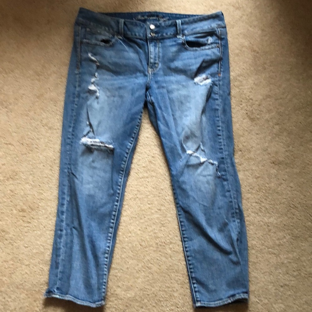 AE artist Capris